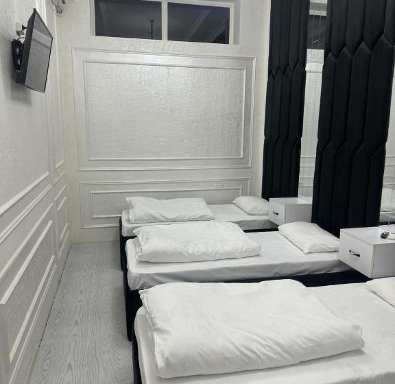 컴포트 트리플 룸, Safar