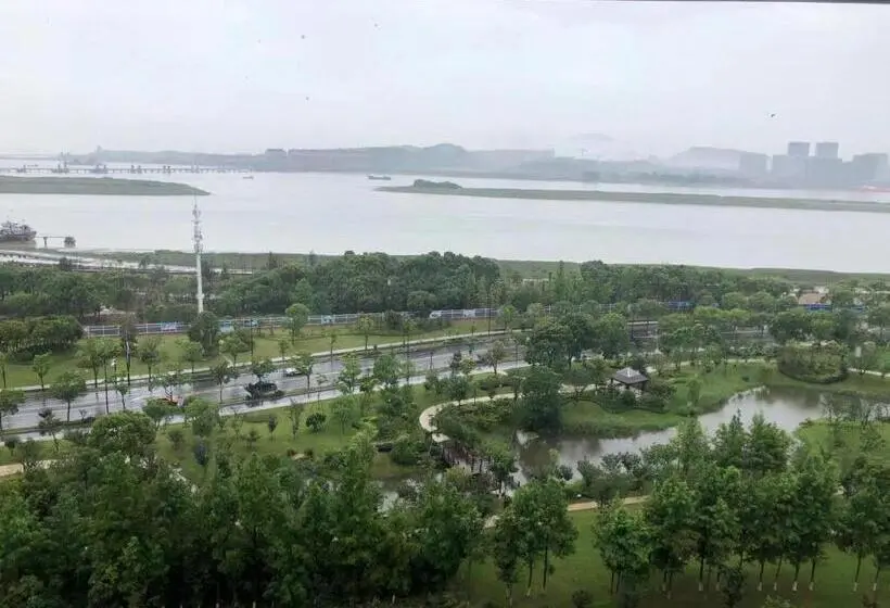 اتاق راحتی با چشم‌انداز دریا, Zhoushan Yibo