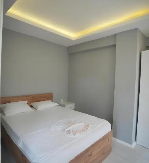 اتاق خانوادگی, Amazon Suit Otel