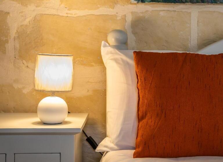 اتاق راحتی سه تخته, Coastal Harmony 4 At Tan Neputi