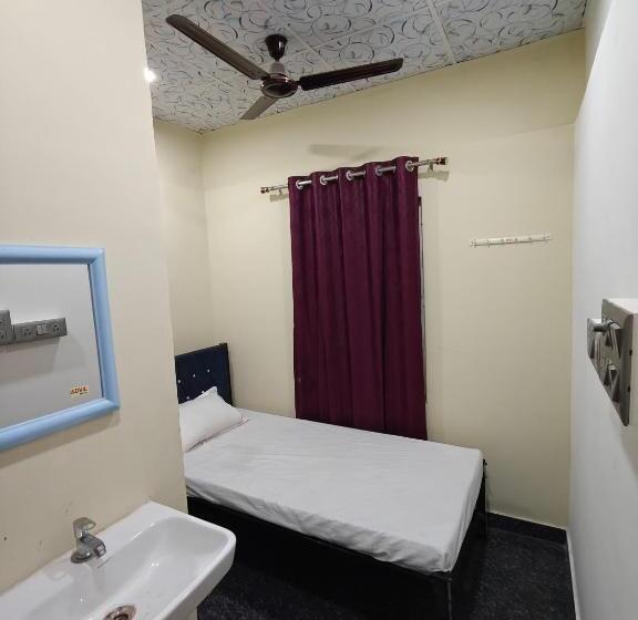 اتاق استاندارد یک نفره, Shivalaya Lodge