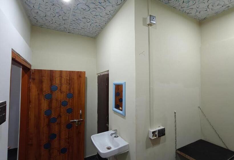 اتاق استاندارد یک نفره, Shivalaya Lodge