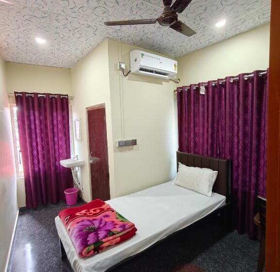 اتاق لوکس خانوادگی, Shivalaya Lodge