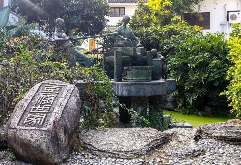 اتاق استاندارد سه تخته با بالکن, Guilin Peach Blossom Bay