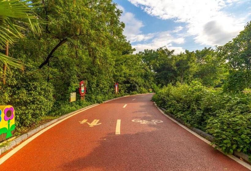 غرفة قياسية ثلاثية مزودة بشرفة, Guilin Peach Blossom Bay