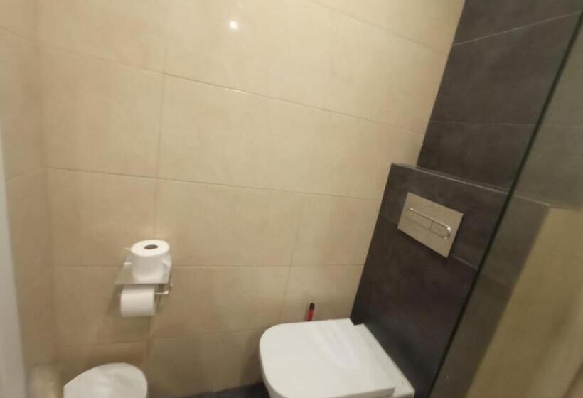 Номер Стандарт Совместная Ванная, Private Rooms On Tamarit Street