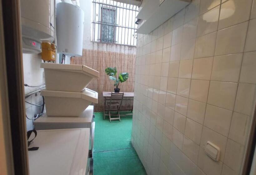 اتاق استاندارد با سرویس بهداشتی مشترک, Private Rooms On Tamarit Street