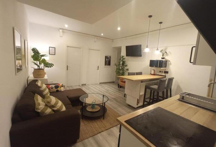 اتاق استاندارد با سرویس بهداشتی مشترک, Private Rooms On Tamarit Street