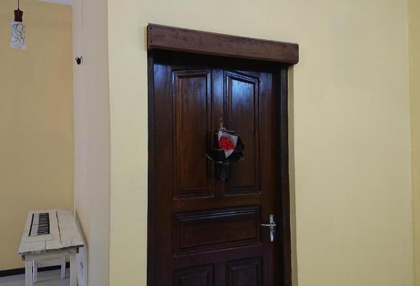 جناح غرفتين نوم, Canaan Music