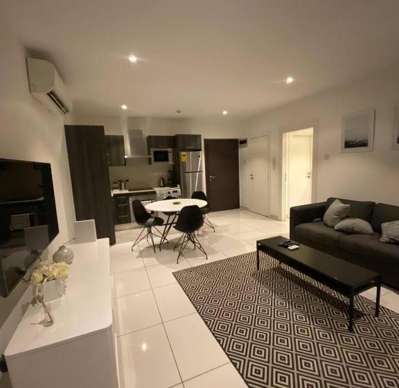 1 Schlafzimmer Apartment Poolblick, Bizziretreat