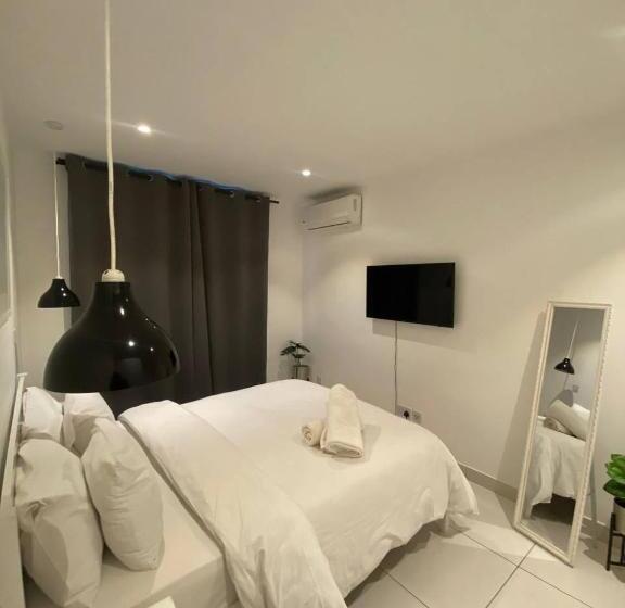 1 Schlafzimmer Apartment Poolblick, Bizziretreat