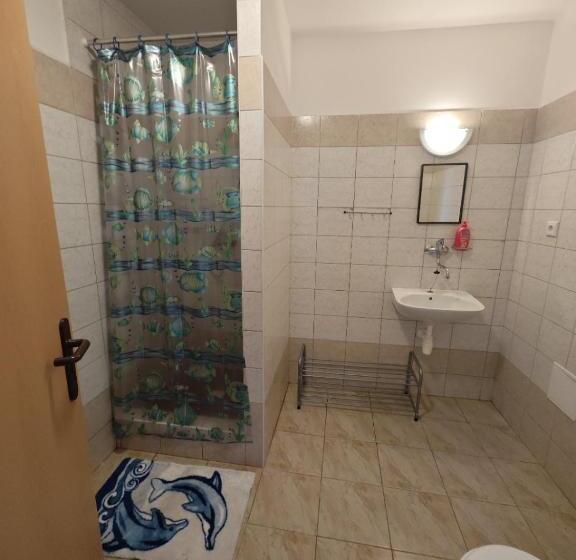 标准间, Bouda Jestřábí