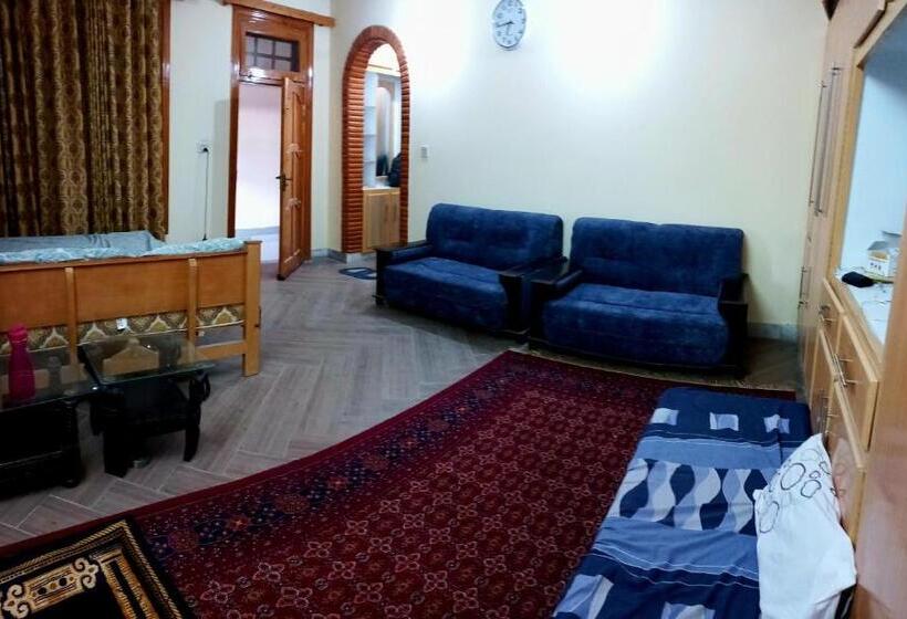 اتاق لوکس, Home Away From Home