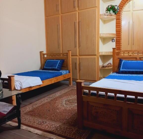 اتاق استاندارد یک نفره, Home Away From Home