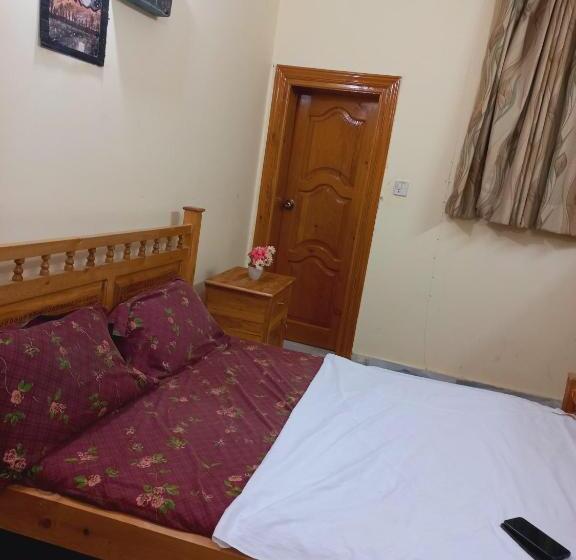اتاق استاندارد یک نفره, Home Away From Home