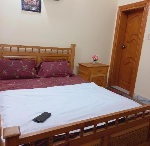 اتاق استاندارد یک نفره, Home Away From Home