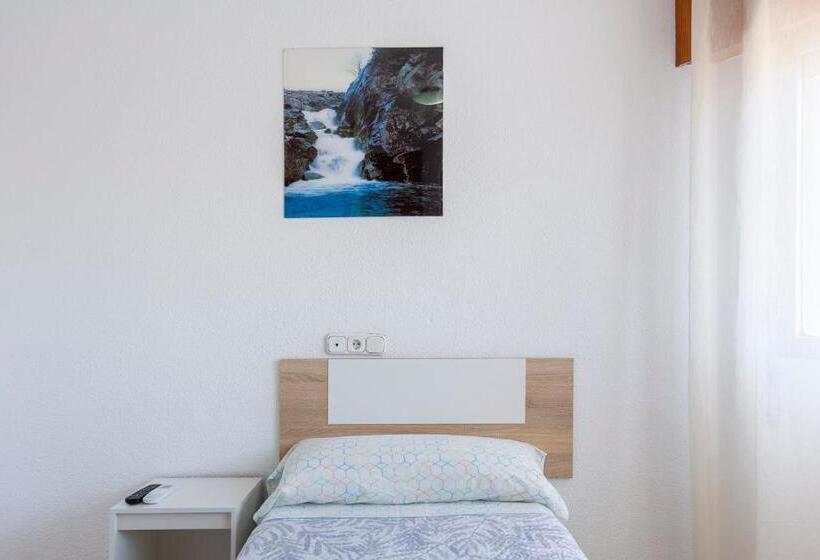 高级单人间, Hostal Moya