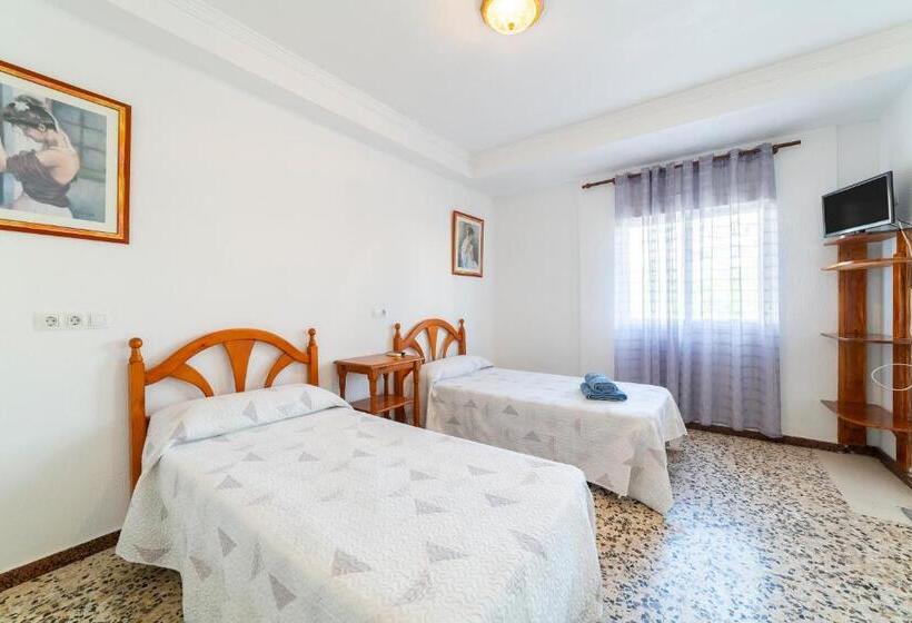 标准三人间, Hostal Moya