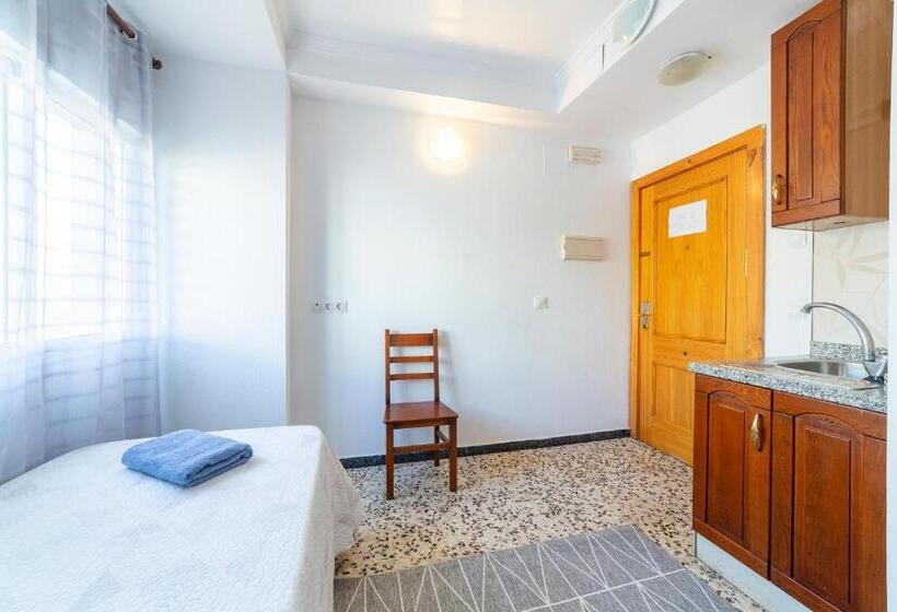 标准三人间, Hostal Moya