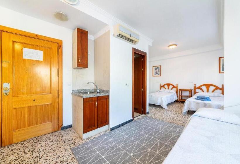 标准三人间, Hostal Moya