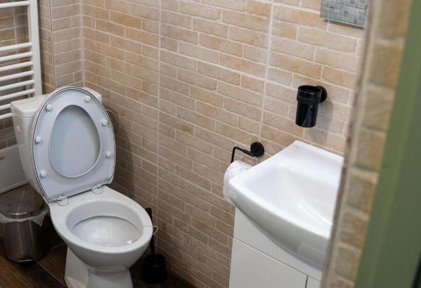 패밀리 룸, La Moara