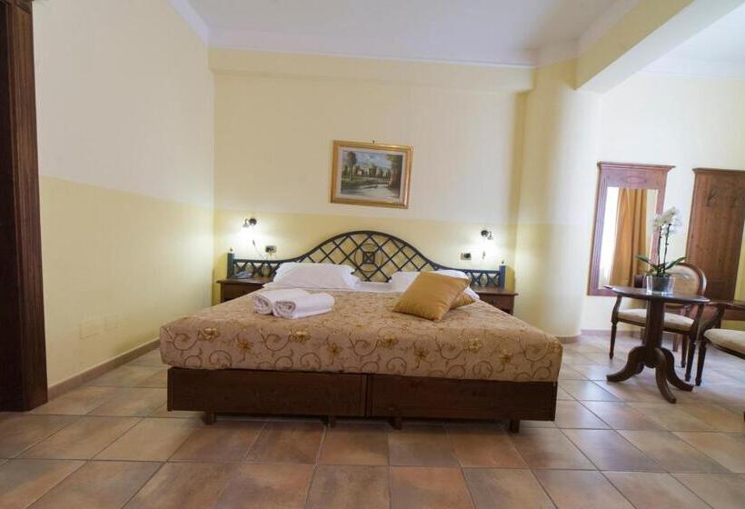 اتاق استاندارد سه نفره, Castello Torre In Pietra