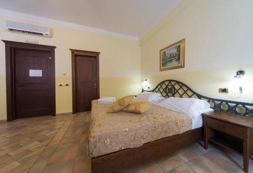 اتاق استاندارد سه نفره, Castello Torre In Pietra