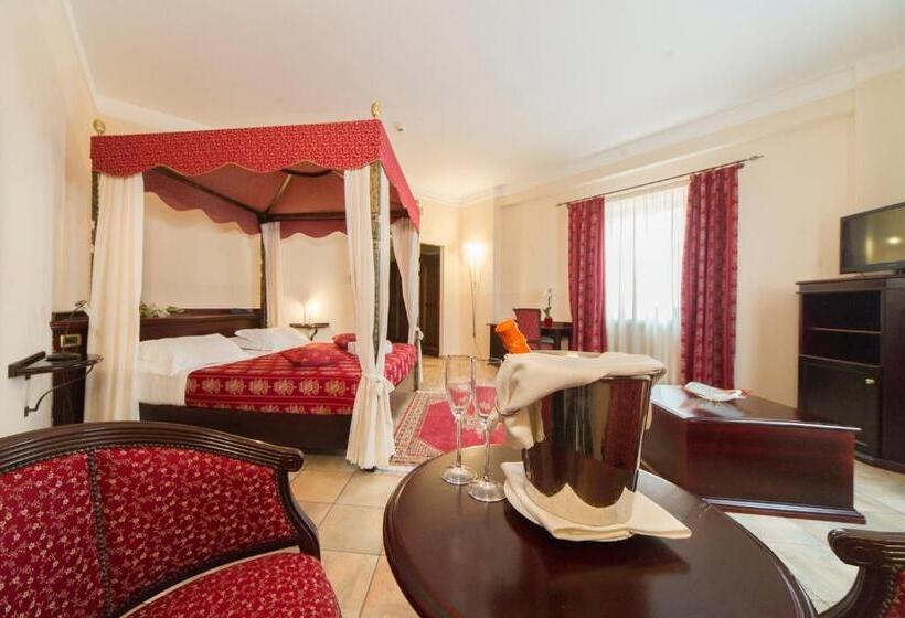 سوییت جونیور, Castello Torre In Pietra