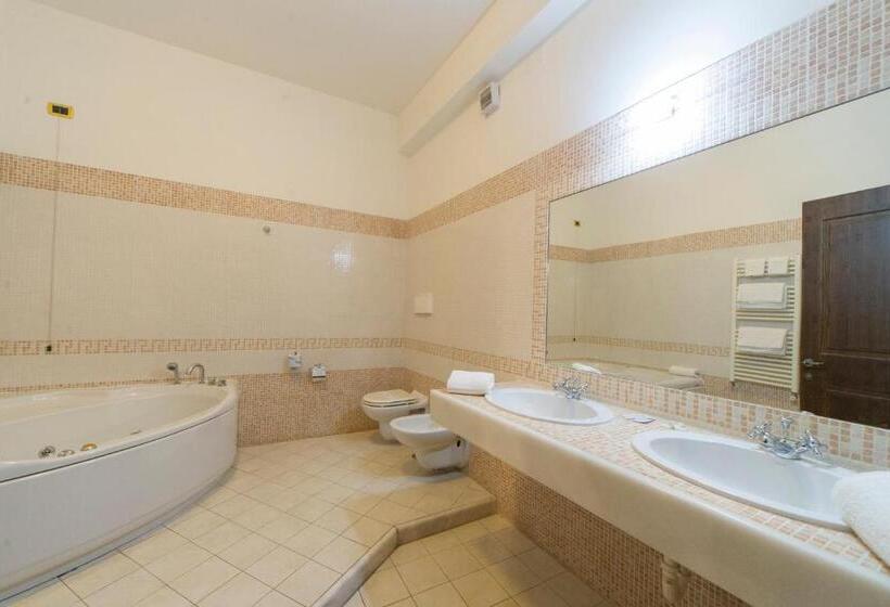 سوییت جونیور, Castello Torre In Pietra