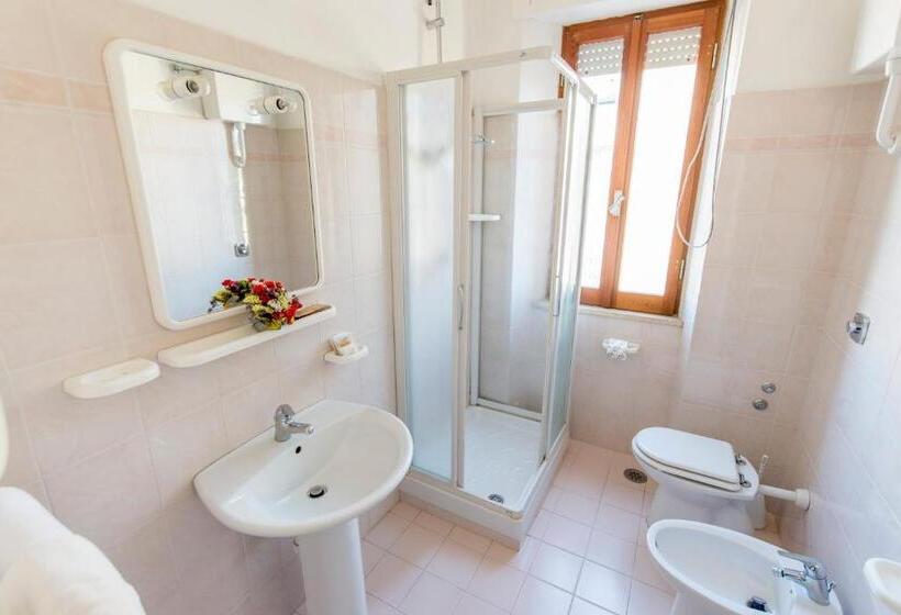 اتاق استاندارد چهار تخته, International