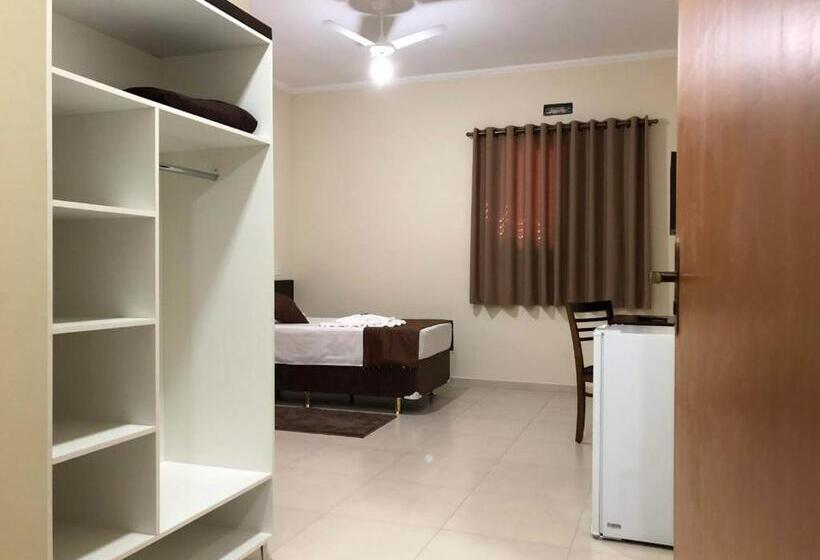 スタンダードシングルルーム, Martins