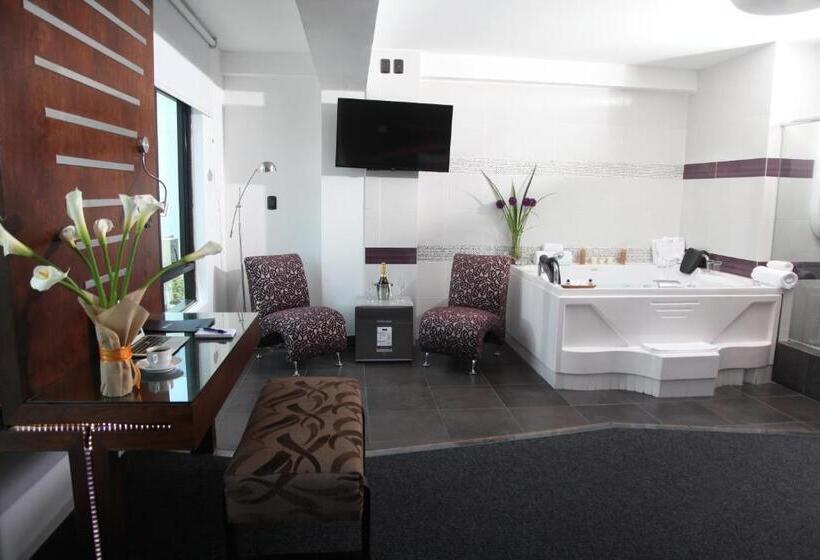 سوئیت سینیور, Rivera Inn