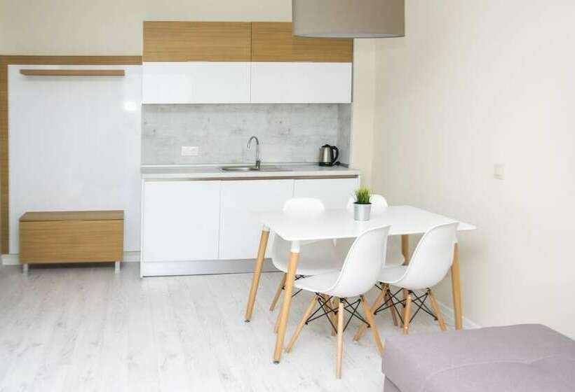 דירת חדר, St. Panteleimon Beach