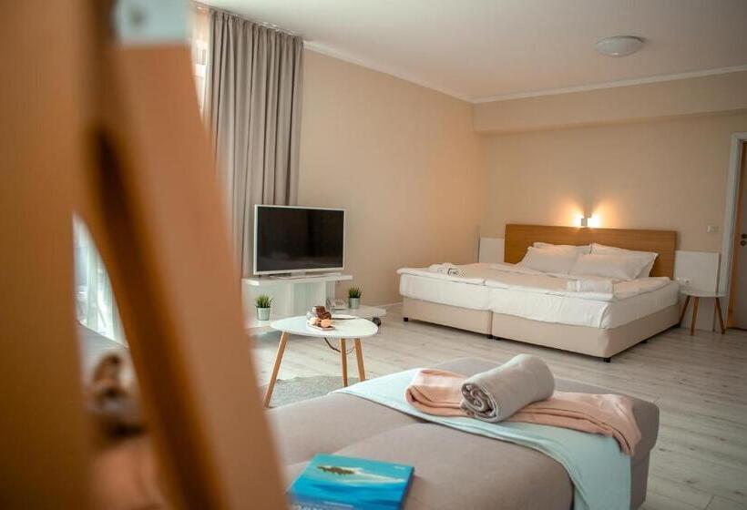 סוויטת ג'וניור נוף לים, St. Panteleimon Beach