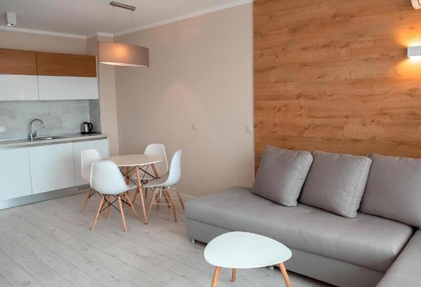 דירת חדר, St. Panteleimon Beach