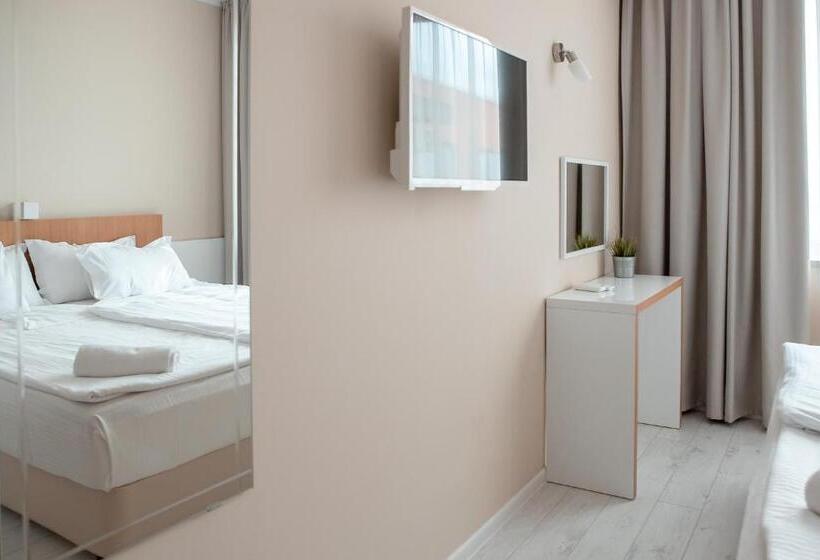 דירת חדר, St. Panteleimon Beach