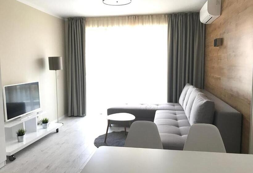 דירת חדר נוף לים, St. Panteleimon Beach