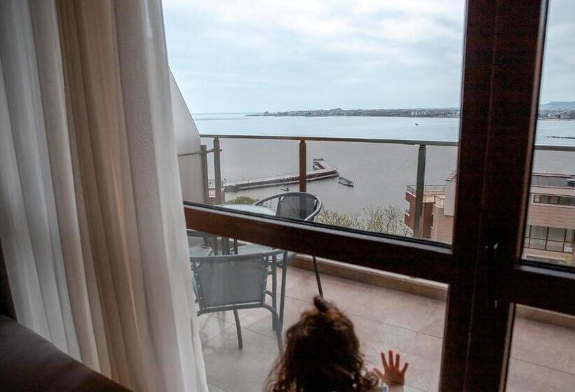 דירת חדר נוף לים, St. Panteleimon Beach