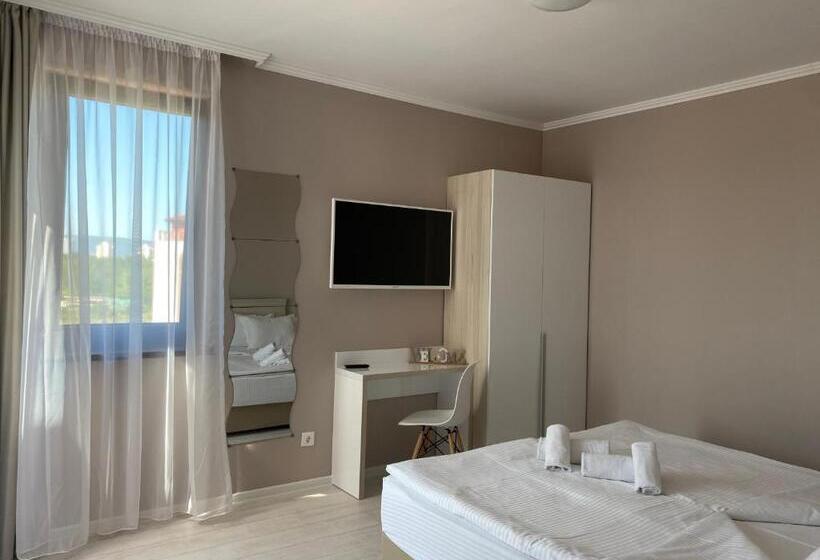 דירת דלוקס 2 חדרי שינה עם נוף לים, St. Panteleimon Beach