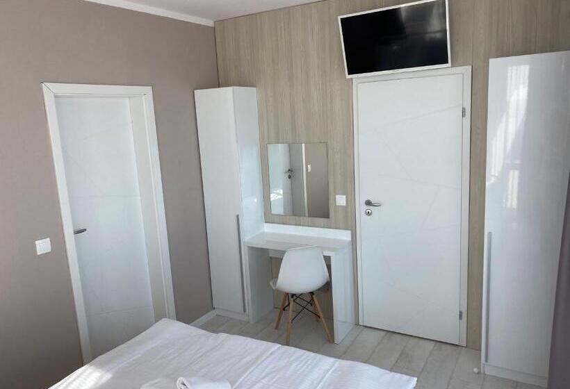 דירת דלוקס 2 חדרי שינה עם נוף לים, St. Panteleimon Beach