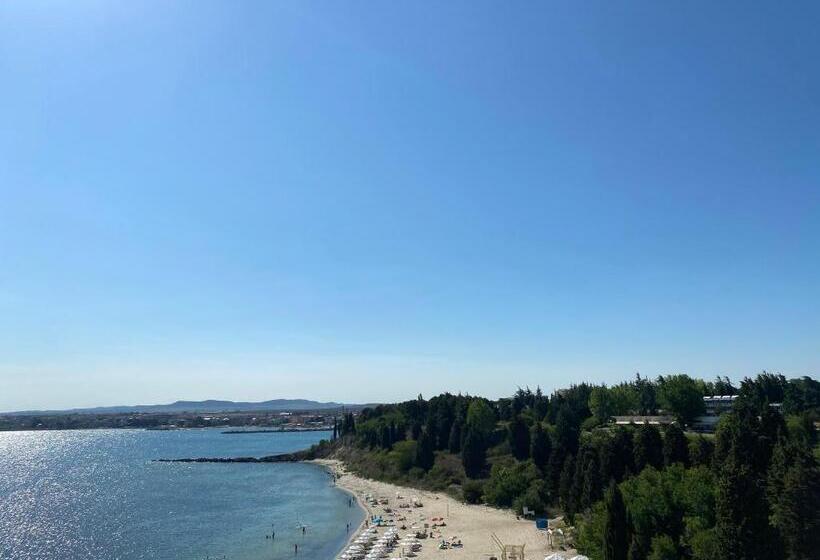 דירת דלוקס 2 חדרי שינה עם נוף לים, St. Panteleimon Beach