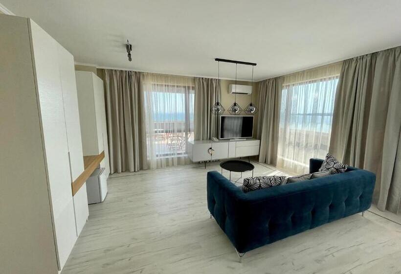 סטודיו דלוקס, St. Panteleimon Beach