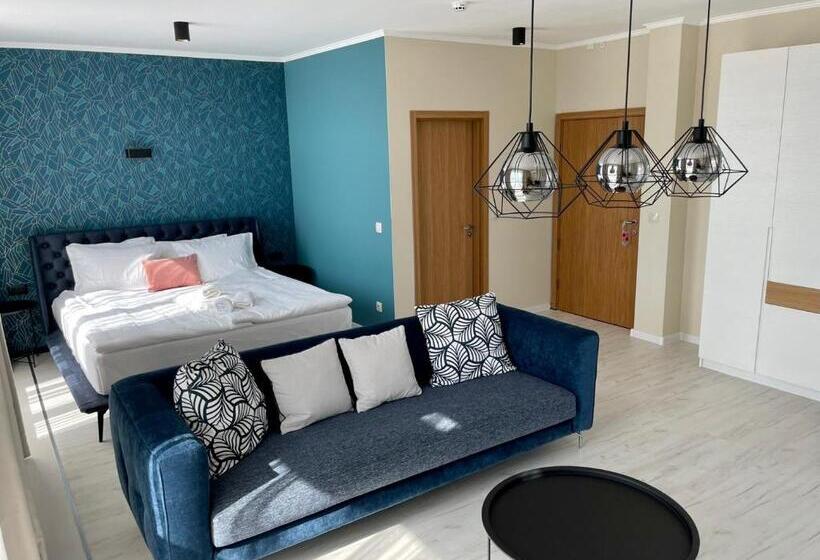 סטודיו דלוקס, St. Panteleimon Beach