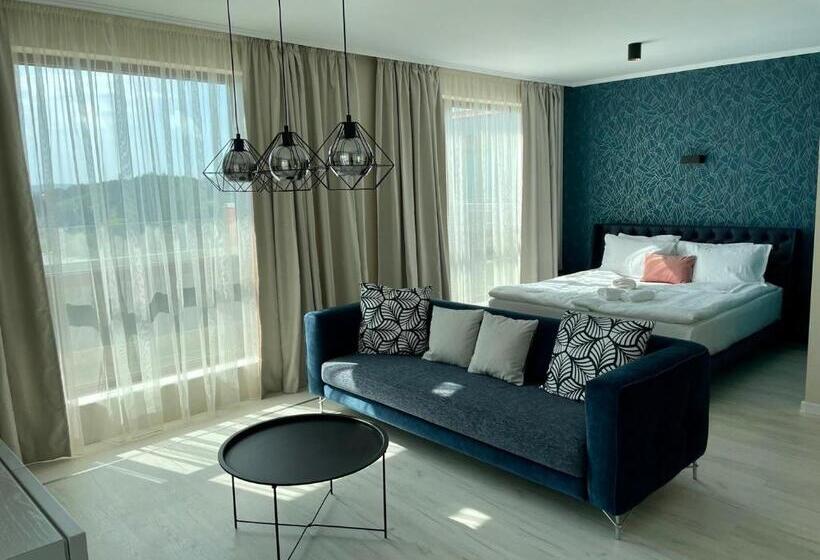 סטודיו דלוקס, St. Panteleimon Beach