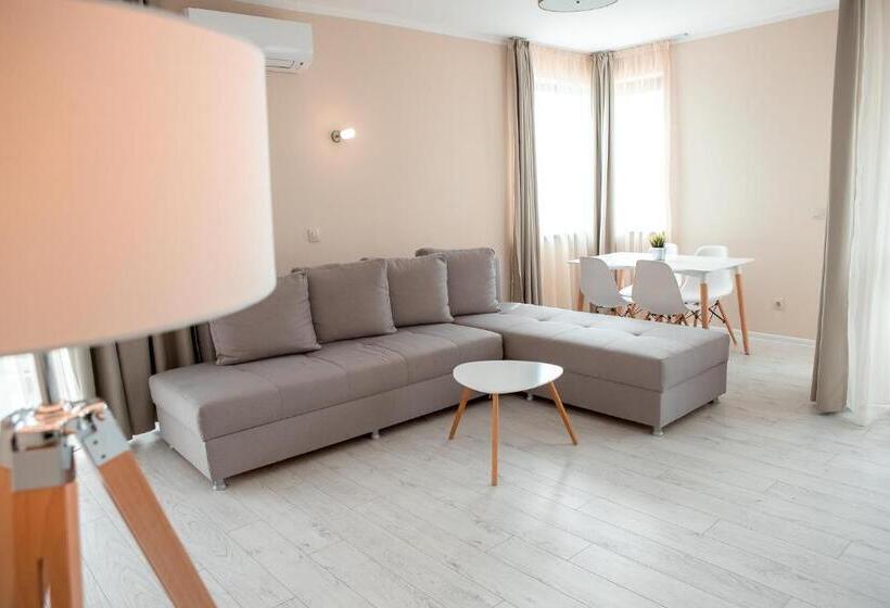 דירת נוחות 2 חדרים, St. Panteleimon Beach