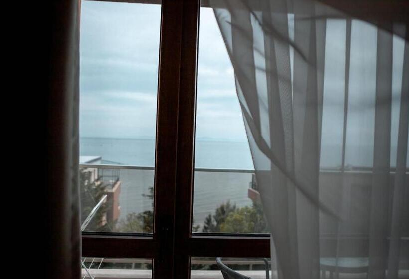 2 베드룸 컴포트 아파트, St. Panteleimon Beach