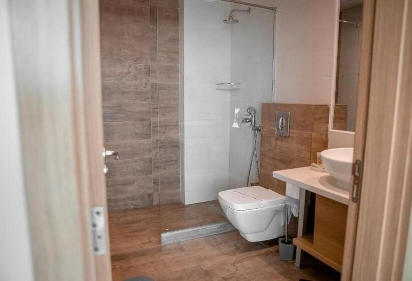 דירת נוחות 2 חדרים, St. Panteleimon Beach