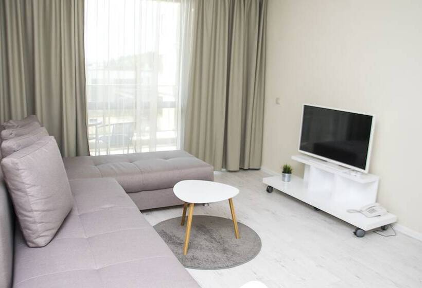 דירת חדר נוף לים, St. Panteleimon Beach