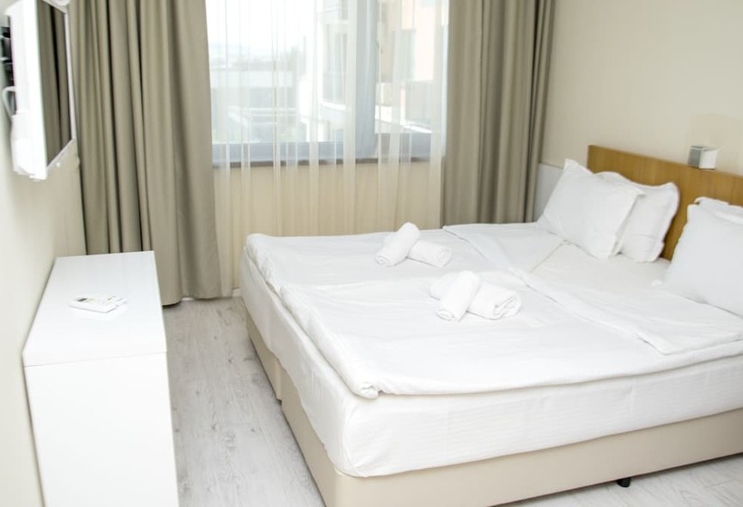 דירת חדר נוף לים, St. Panteleimon Beach