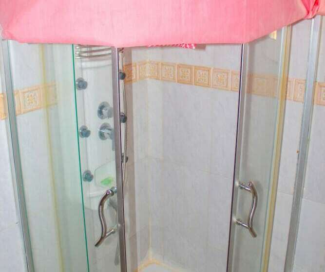 اتاق استاندارد, New Rivoli Hotel Benin